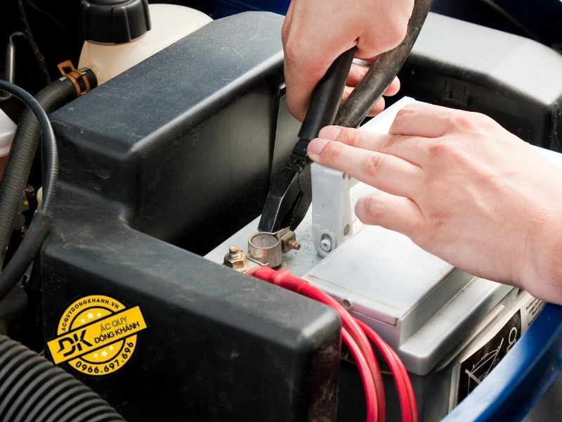 Nhận biết sớm các dấu hiệu khi ắc quy bị yếu