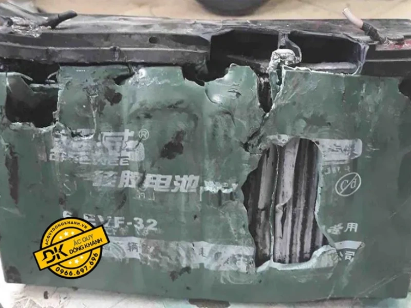 Ắc quy phồng rộp lâu ngày có thể dẫn đến cháy nổ