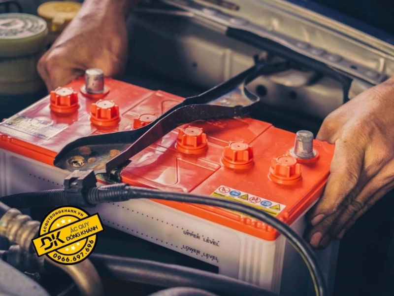 Thay ắc quy định kỳ giúp xe không bị chết máy đột ngột