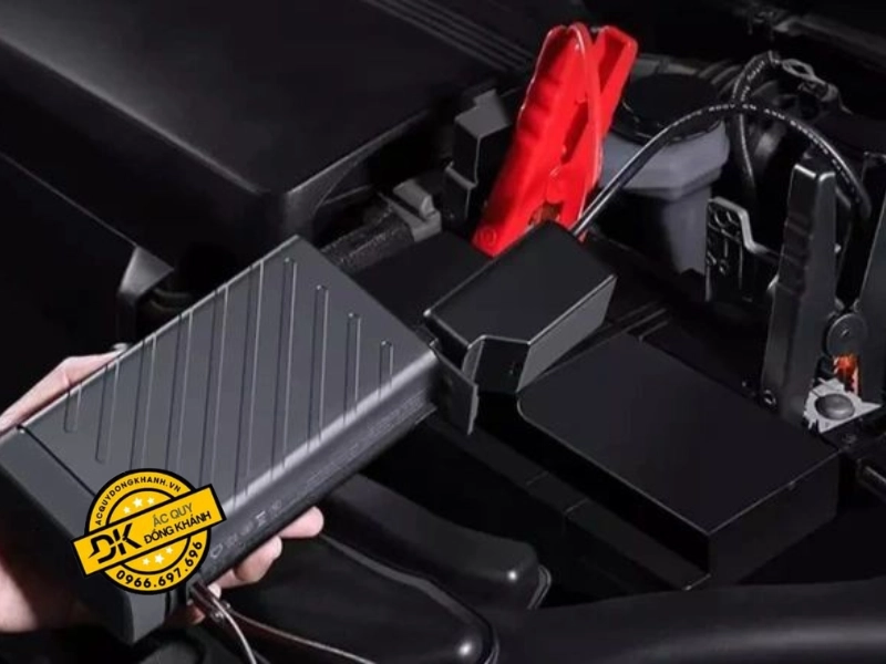 Sử dụng bộ kích bình ắc quy để kích bình ắc quy hết điện