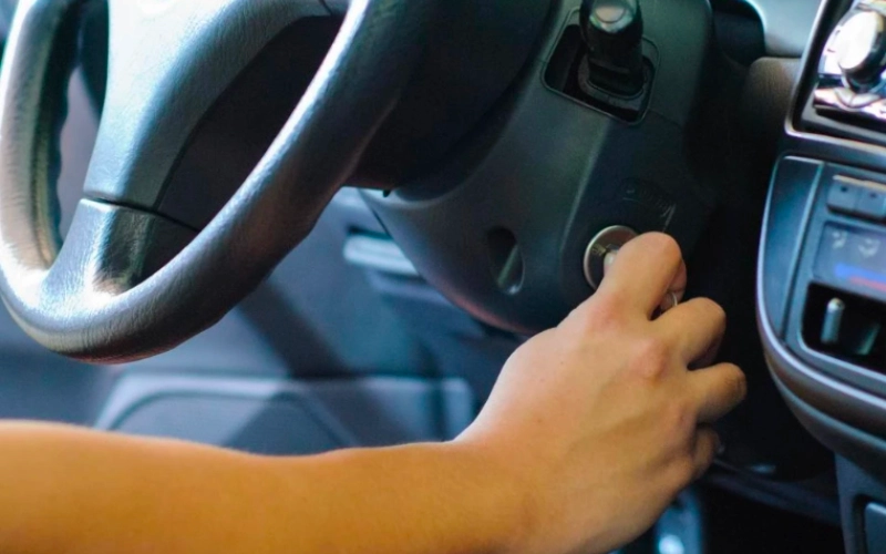 nhận biết bình ắc quy ô tô hỏng bằng cách khó khởi động xe vào buổi sáng