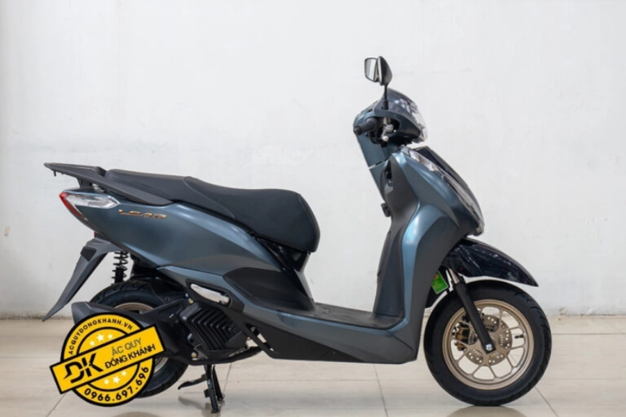 Hướng Dẫn Chi Tiết Cách Tháo Bình Ắc Quy Xe Lead Tại Nhà