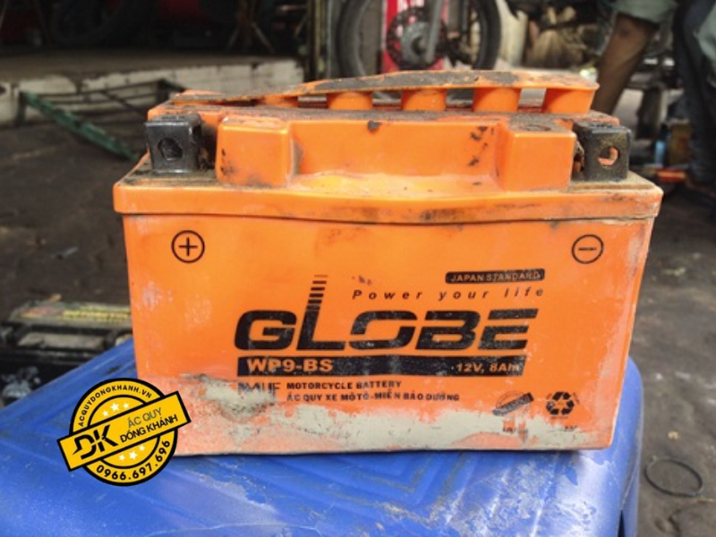 Các dấu hiệu nhận biết ắc quy xe máy bị hỏng
