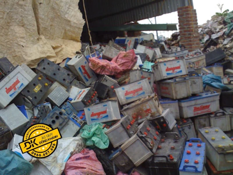 Bỏ ắc quy bừa bãi có thể làm nghiêm trọng tình trạng ô nhiễm môi trường