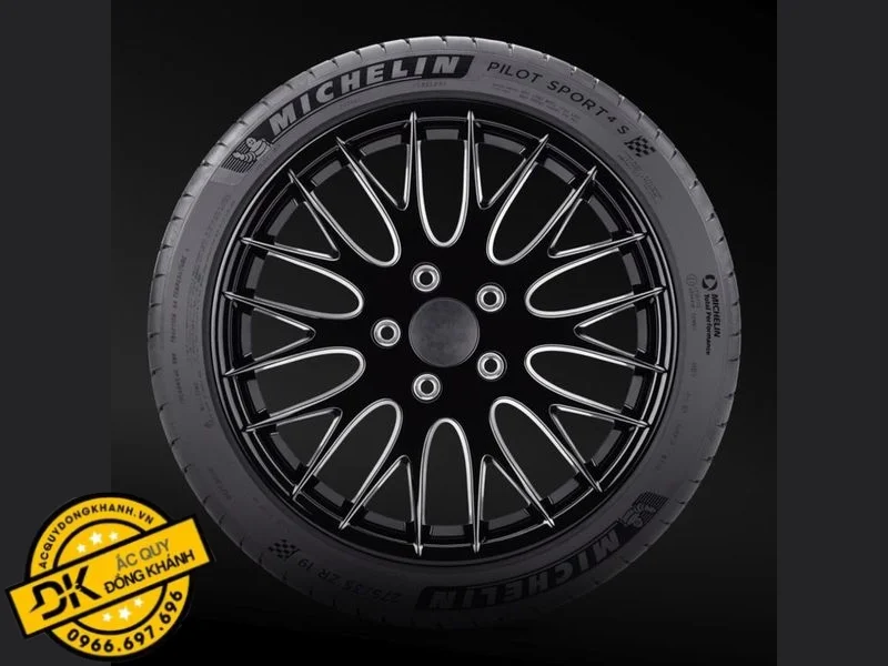 Lốp Michelin 235/45 ZR17 97Y Pilot Sport 4