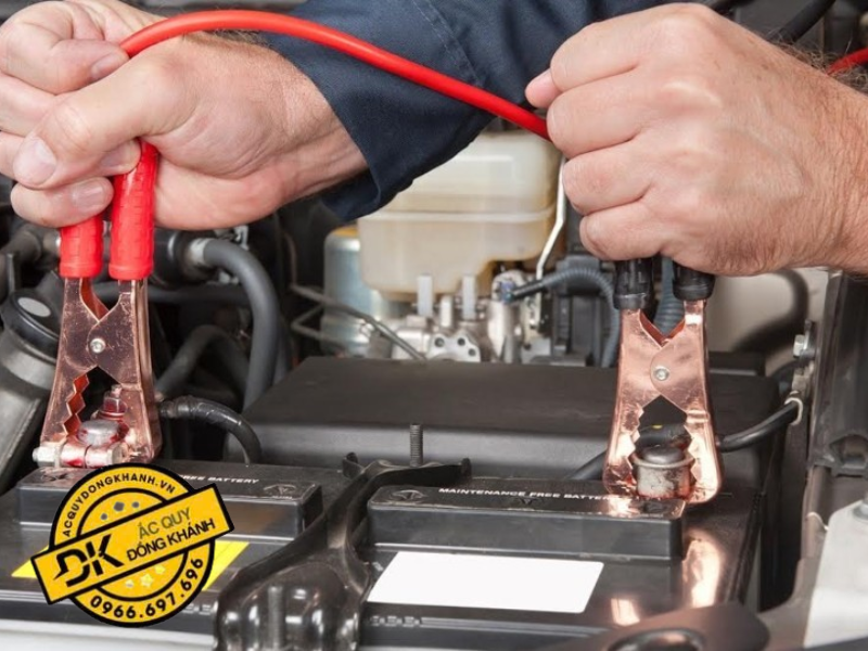 Nên sử dụng bộ sạc chính hãng, phù hợp với ắc quy