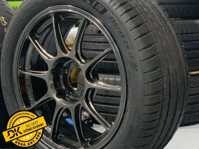 Lốp Michelin 235/45 ZR17 97Y Pilot Sport 4