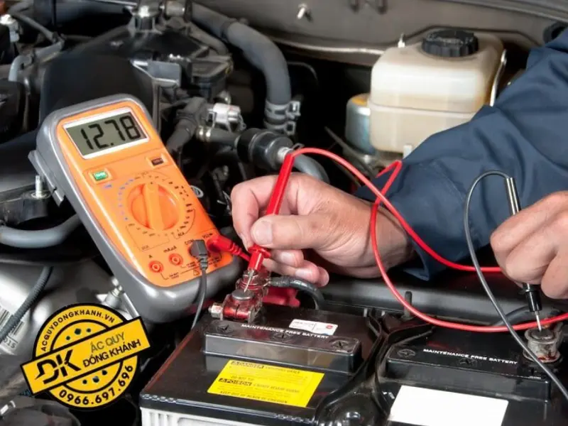 Các yếu tố ảnh hưởng đến việc thiết lập điện áp sạc chính xác