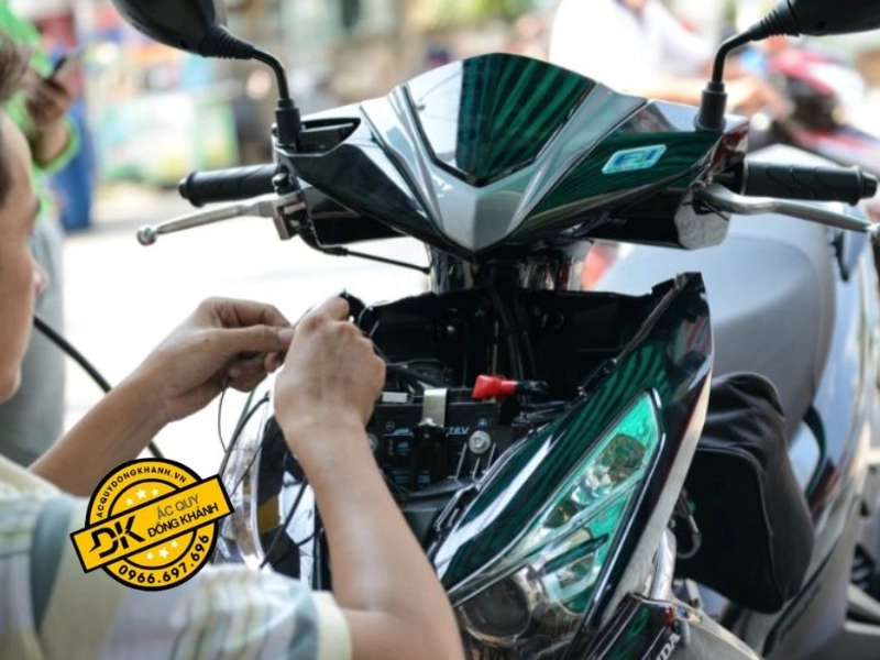 Hướng dẫn thay ắc quy Vision an toàn tại nhà