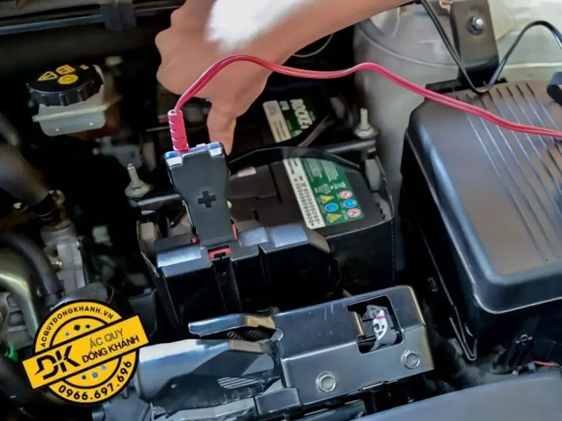 Điện Áp Sạc Ắc Quy Bao Nhiêu Là Chuẩn? Cách Sạc Đúng Để Bảo Vệ Tuổi Thọ