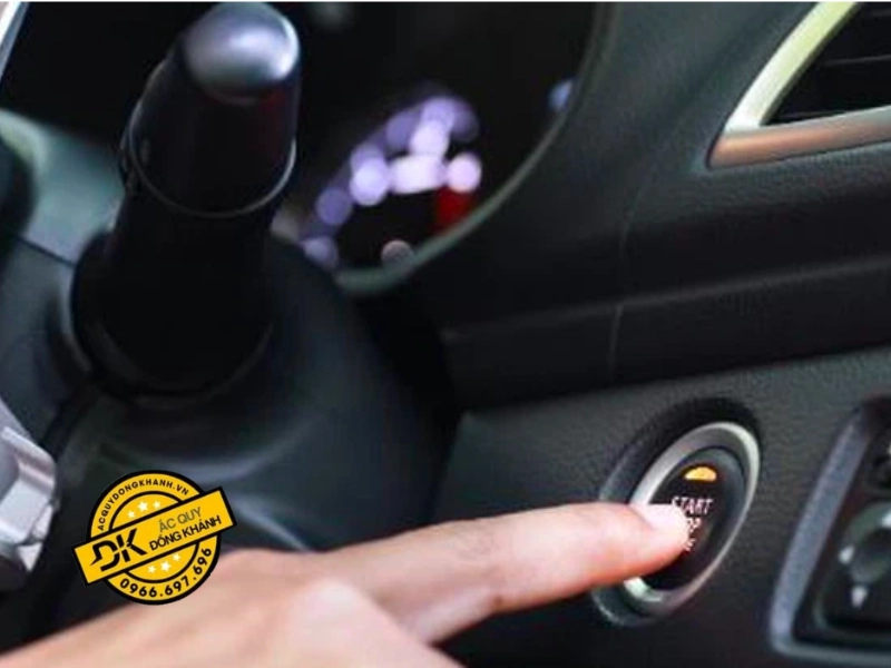 Cần tắt máy xe ngay lập tức khi ắc quy có dấu hiệu bị sôi nước