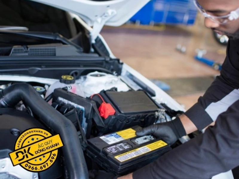 Dấu hiệu điển hình giúp nhận biết ắc quy nước bị yếu