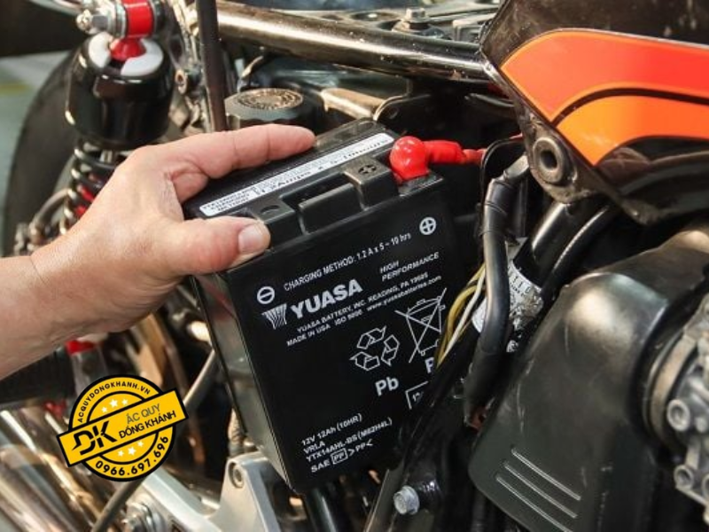 Thay Ắc Quy Xe Máy Quận Đống Đa Giá Tốt, Uy Tín