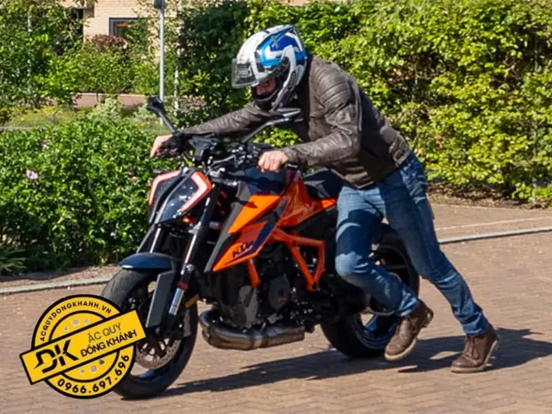 Cách Khởi Động Xe Khi Hết Bình Nhanh Chóng Và An Toàn