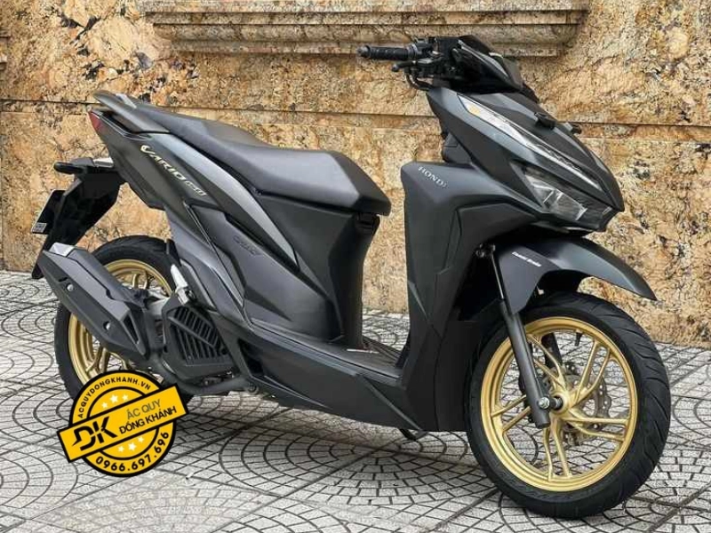 Ắc quy xe Vario thường nằm dưới sàn để chân hoặc trong cốp trước