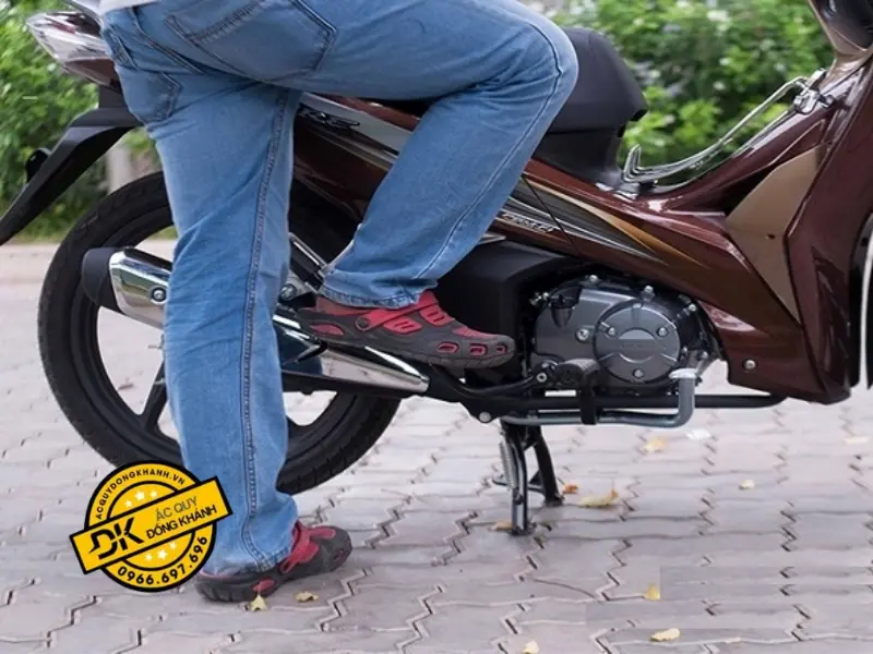 Thay Ắc Quy Xe Máy Quận Hoàng Mai Uy Tín, Giá Tốt Nhất