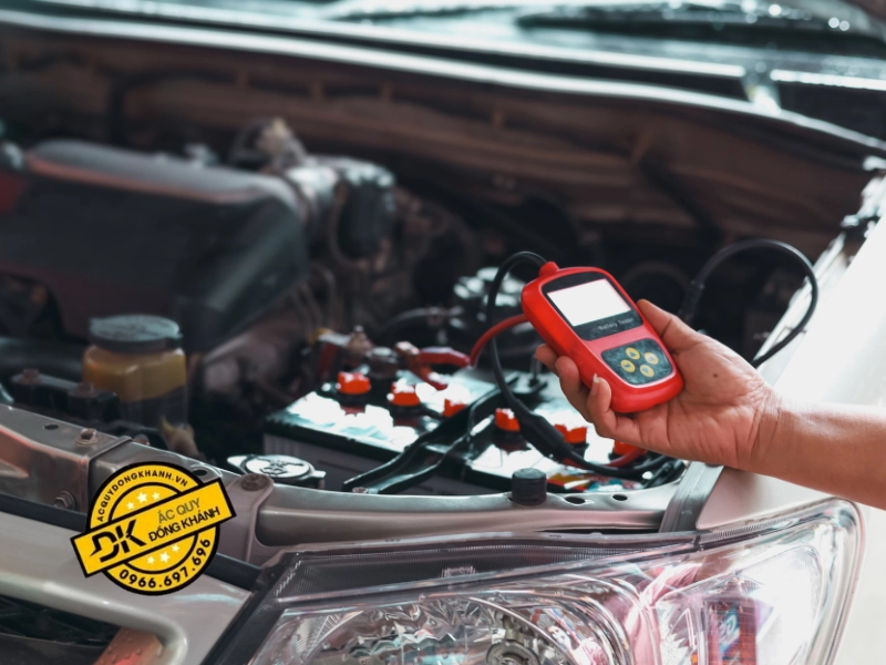 Thay ắc quy kịp thời giúp kéo dài tuổi thọ của xe