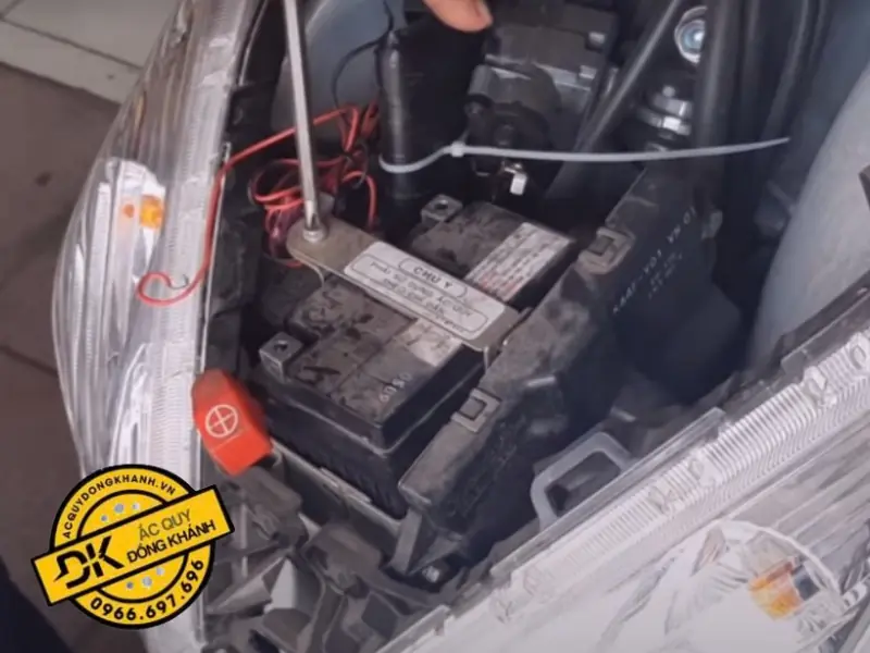 Cách khắc phục các vấn đề liên quan đến điện áp bình ắc quy