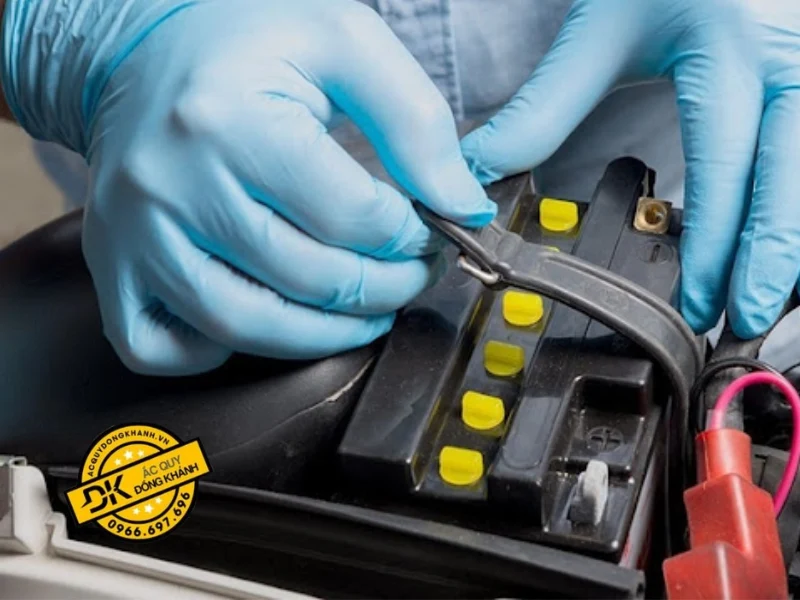 Thay Ắc Quy Xe Máy Quận Tây Hồ Uy Tín, Giá Tốt Nhất