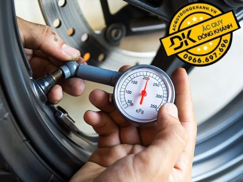 Kiểm tra áp suất lốp thường xuyên