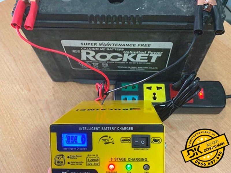 Sạc Ắc Quy Xe Máy Mất Bao Lâu Thì Đầy? Cách Sạc Chuẩn Và An Toàn