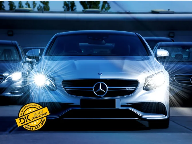 Đèn pha yếu là một trong các dấu hiệu dễ nhận biết khi ắc quy bị hư, hỏng