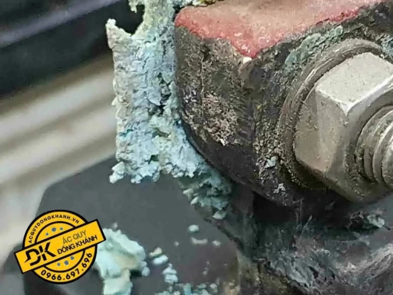 Ắc quy bị sulfat hóa làm suy giảm khả năng tích trữ điện