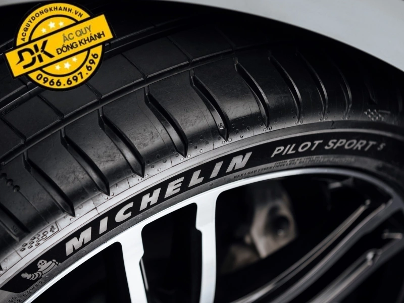 Michelin 22545ZR19 96Y Pilot Sport 4S