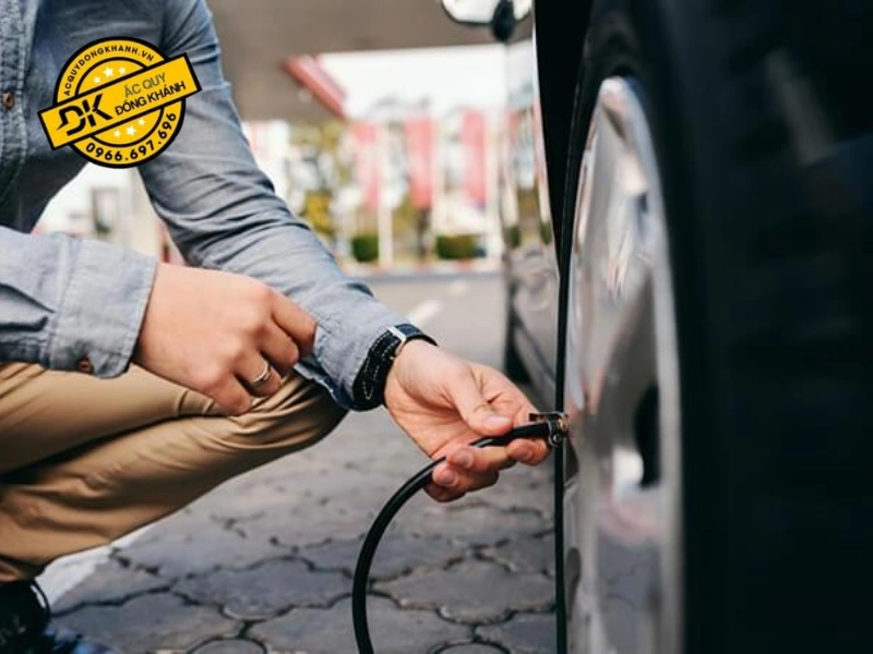 kiểm tra áp suất lốp thường xuyên