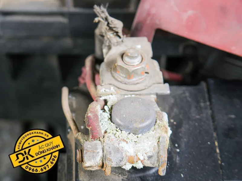 Cọc Bình Ắc Quy Là Gì? Vai Trò, Cấu Tạo Và Cách Nhận Biết Hư Hỏng