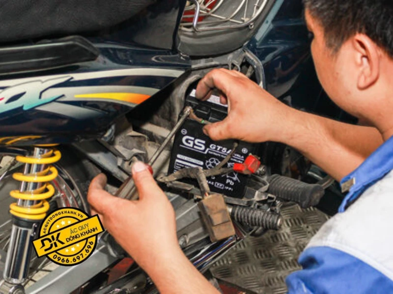 Thường xuyên bảo dưỡng ắc quy sẽ giúp bạn tránh khỏi những tình huống bất ngờ