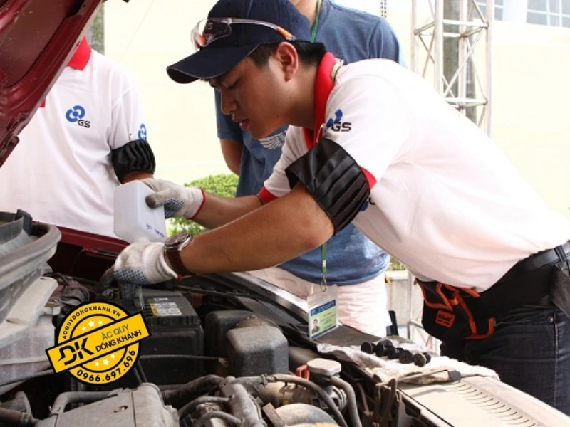 Duy trì mức dung dịch điện phân sẽ giúp kéo dài tuổi thọ