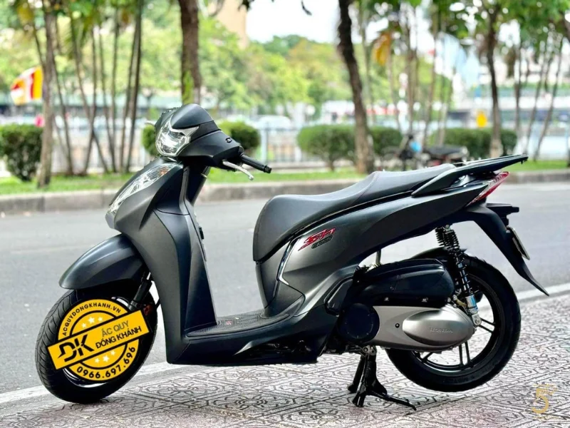 Xác định vị trí ắc quy là bước quan trọng khi thay ắc quy