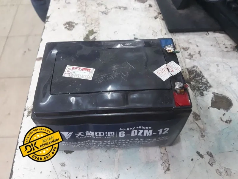 Cách kiểm tra bình ắc quy xe ô tô bị phồng bằng mắt thường