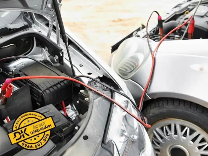 Cách xử lý khẩn cấp khi xe quên tắt máy hết bình