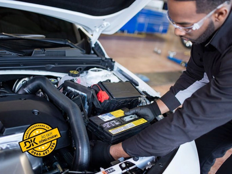 Thay ắc quy ô tô tại nhà cần chuẩn bị những gì?