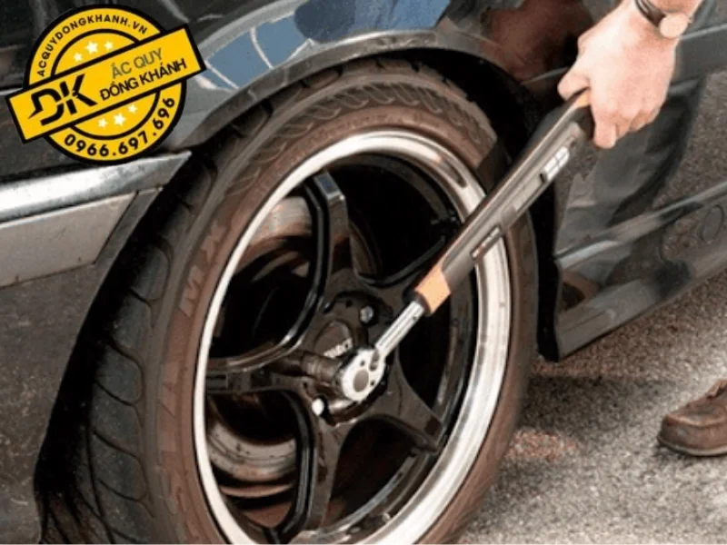 Xiết chặt đai ốc