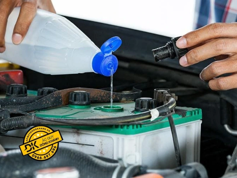 Tham khảo quy trình châm nước bình ắc quy chuẩn tại Ắc Quy Đồng Khánh