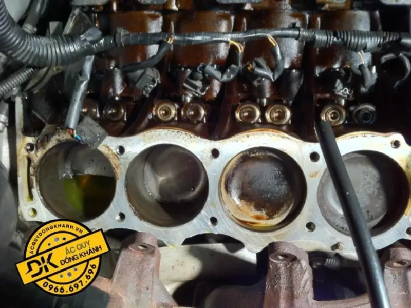 Quy trình xử lý đúng cách khi phát hiện dấu hiệu xe bị vỡ lốc máy