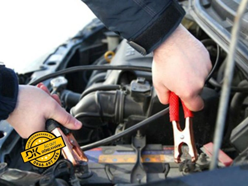 Kiểm tra ắc quy ô tô định kỳ đảm bảo an toàn khi lái xe