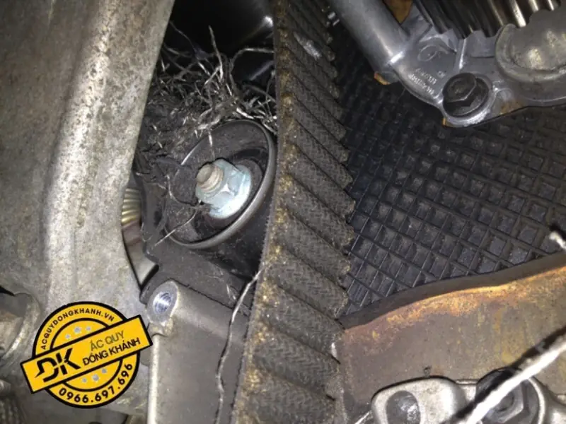 Đứt dây curoa ô to có đi được không?