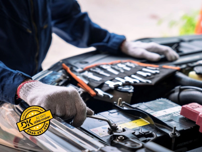 Một số dấu hiệu dễ nhận biết khi ắc quy yếu hoặc hư hỏng