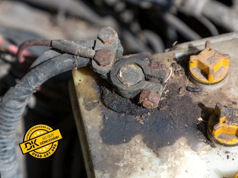 Một số dấu hiệu nhận biết khi ắc quy yếu hoặc hư hỏng