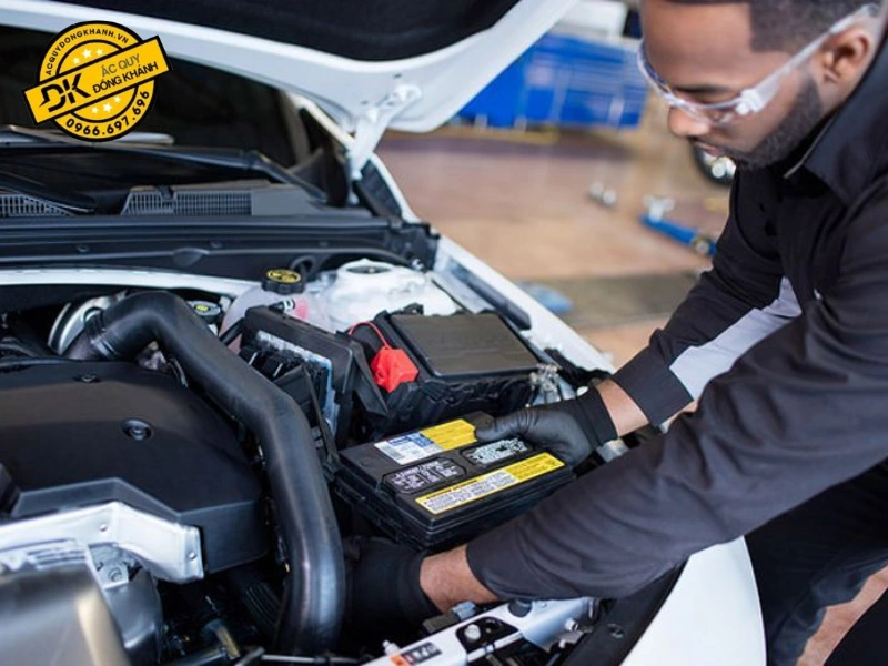 khi nào cần thay bình ắc quy ô tô