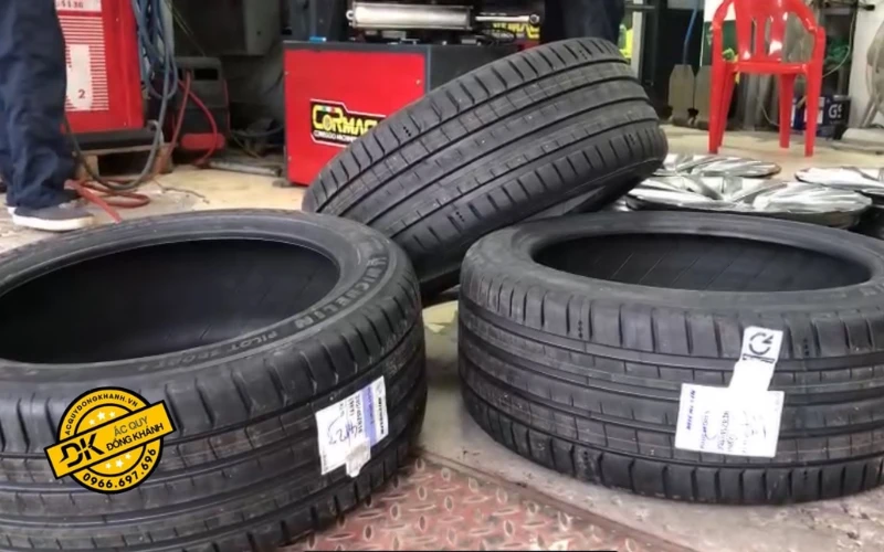 độ lốp xe lexus es350