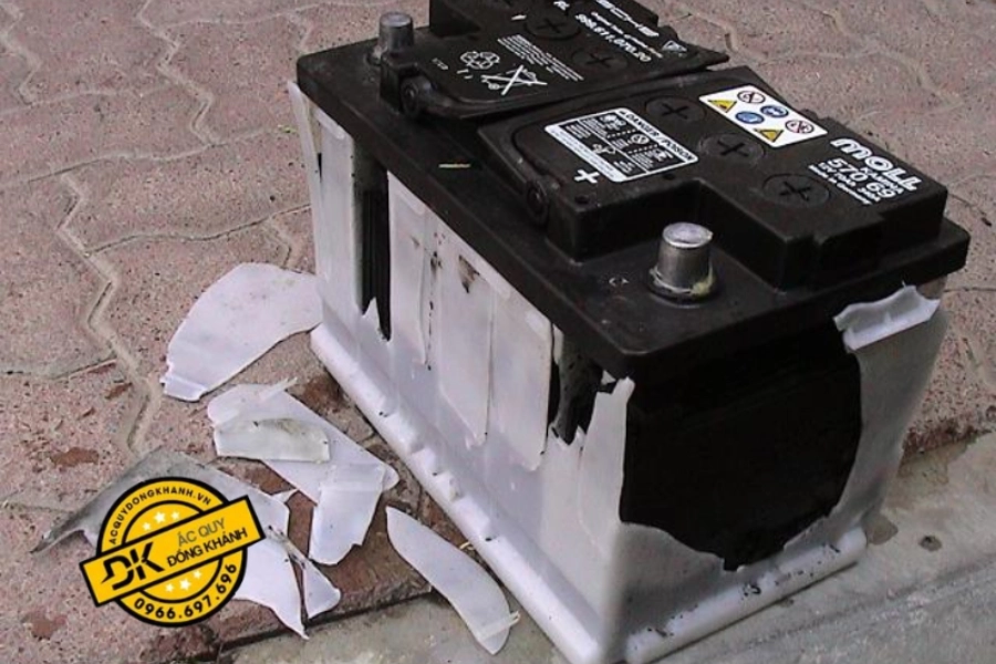 Nổ Ắc Quy: Nguyên Nhân, Dấu Hiệu Nhận Biết và Cách Phòng Tránh Hiệu Quả