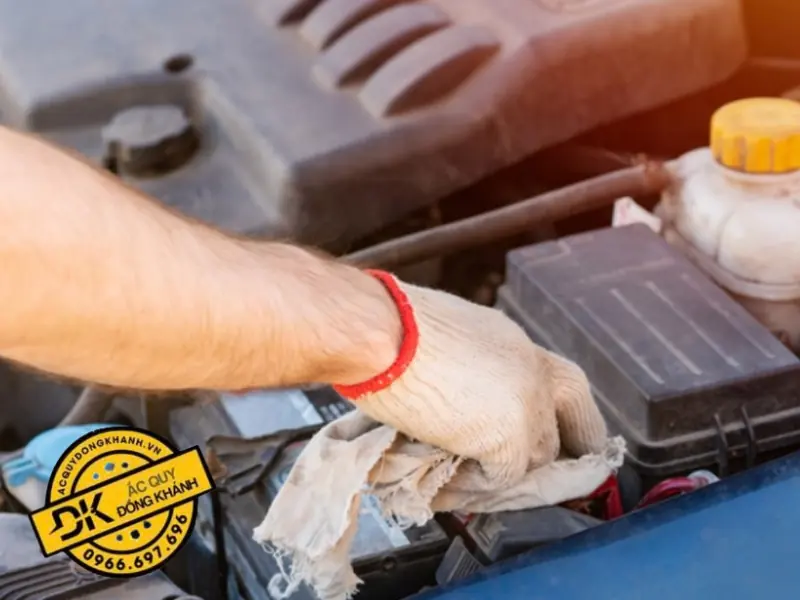 Hướng dẫn cách bảo dưỡng ắc quy an toàn, hiệu quả