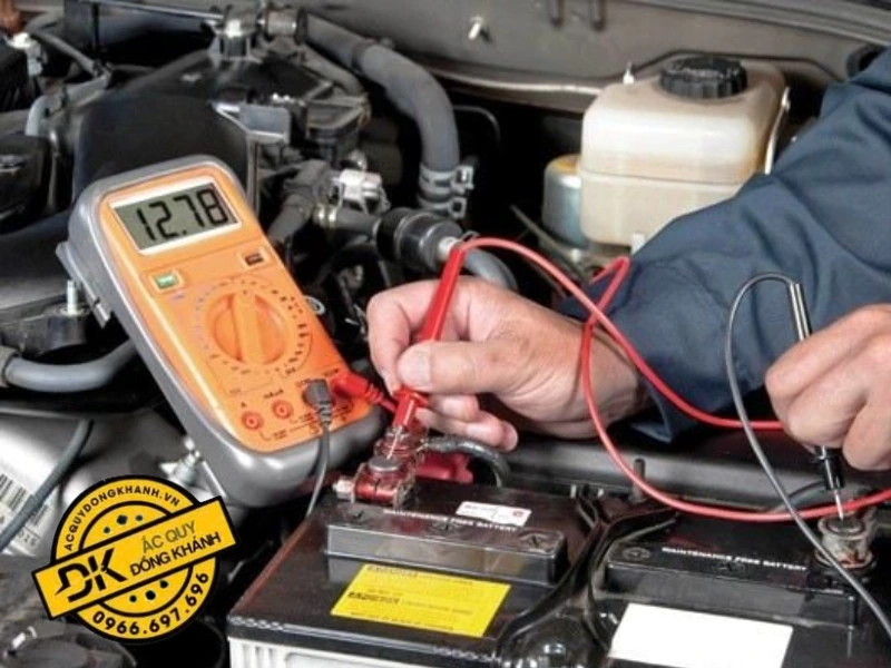 Tham khảo điện áp ắc quy khi đầy là bao nhiêu?