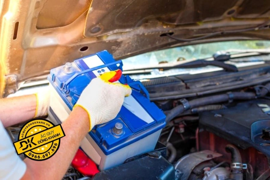 Cách Kích Ắc Quy Ô Tô Hết Điện Đơn Giản Tại Nhà