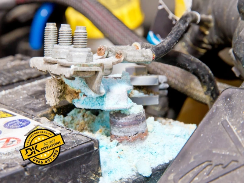 Hiện tượng sunfat hóa xảy ra khi ắc quy bị xả điện trong thời gian dài